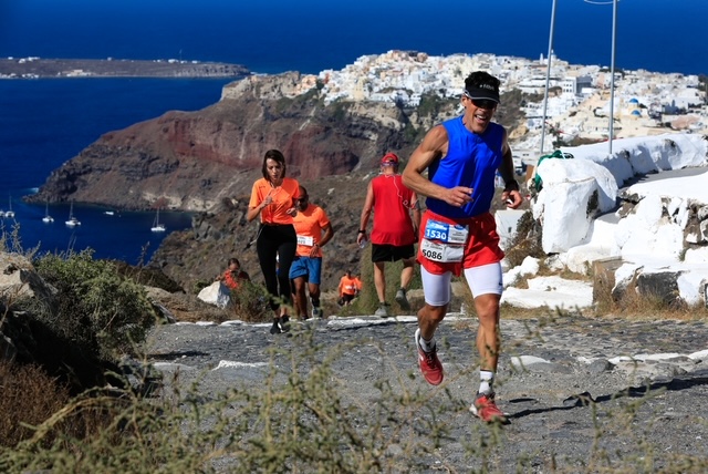 2_Santorini_Experience_Dean_Karnazes_by_Babis_Giritziotis.jpg